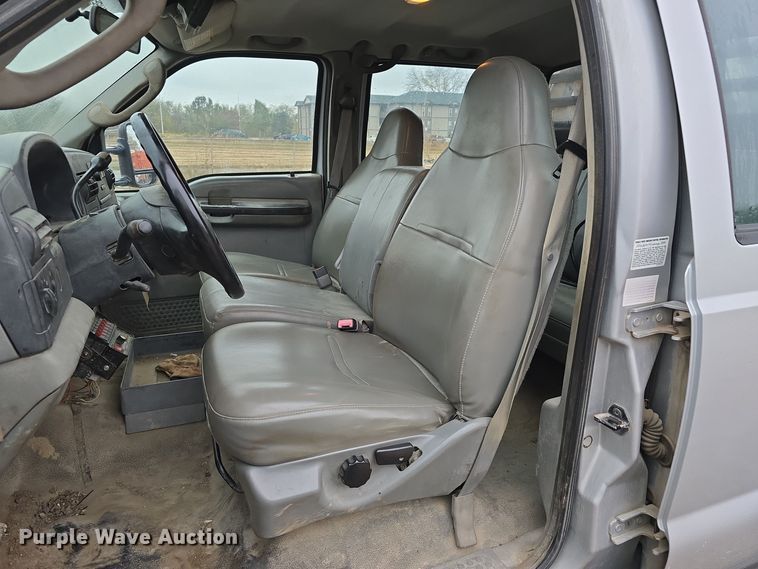 image for item DW3935 2005 Ford F450 Super Duty XL Crew Cab utility / service truck