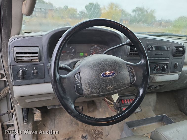 image for item DW3935 2005 Ford F450 Super Duty XL Crew Cab utility / service truck