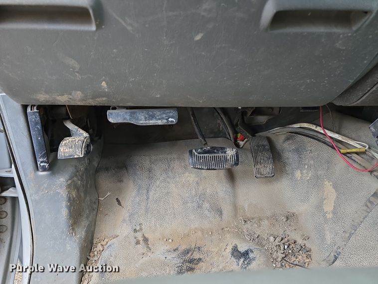 image for item DW3935 2005 Ford F450 Super Duty XL Crew Cab utility / service truck