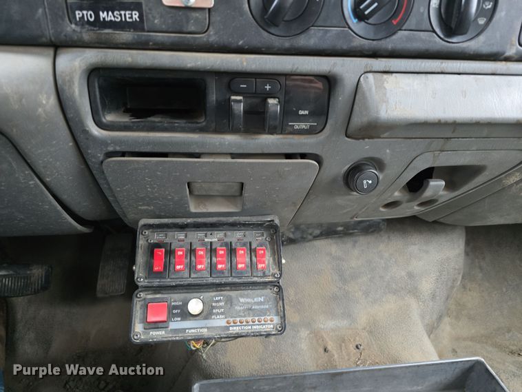 image for item DW3935 2005 Ford F450 Super Duty XL Crew Cab utility / service truck