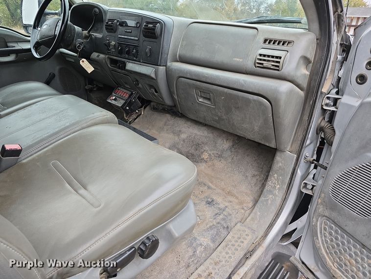 image for item DW3935 2005 Ford F450 Super Duty XL Crew Cab utility / service truck