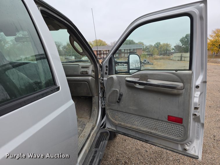 image for item DW3935 2005 Ford F450 Super Duty XL Crew Cab utility / service truck