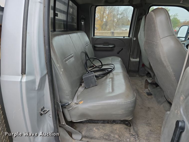 image for item DW3935 2005 Ford F450 Super Duty XL Crew Cab utility / service truck