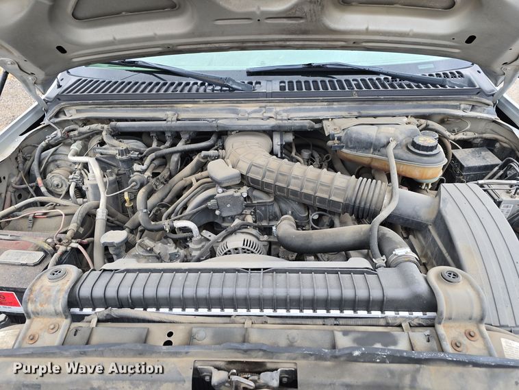 image for item DW3935 2005 Ford F450 Super Duty XL Crew Cab utility / service truck