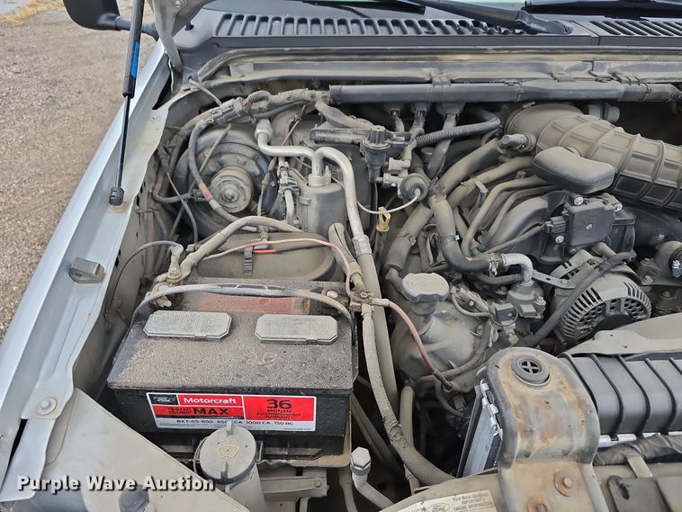 image for item DW3935 2005 Ford F450 Super Duty XL Crew Cab utility / service truck