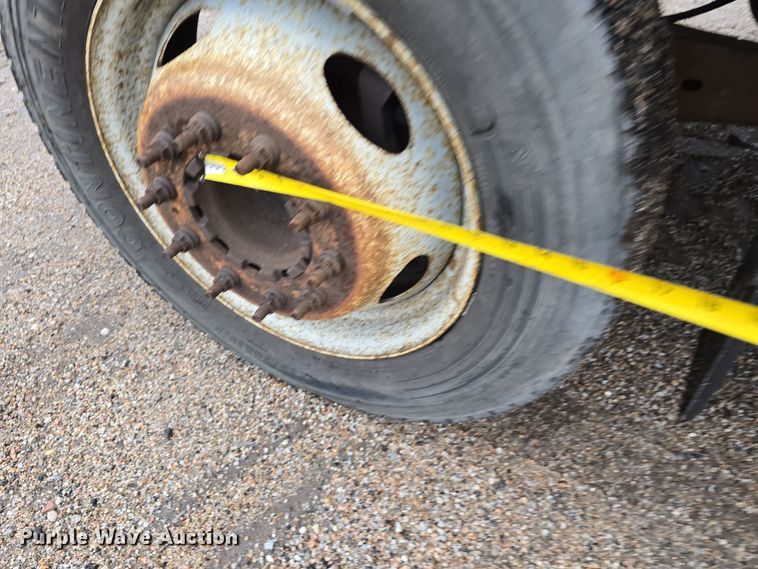 image for item DW3935 2005 Ford F450 Super Duty XL Crew Cab utility / service truck