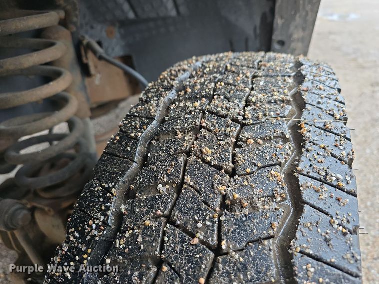 image for item DW3935 2005 Ford F450 Super Duty XL Crew Cab utility / service truck