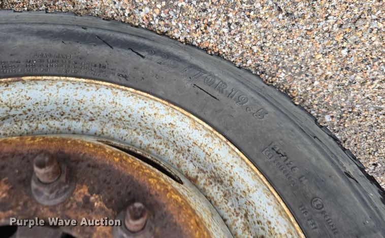 image for item DW3935 2005 Ford F450 Super Duty XL Crew Cab utility / service truck