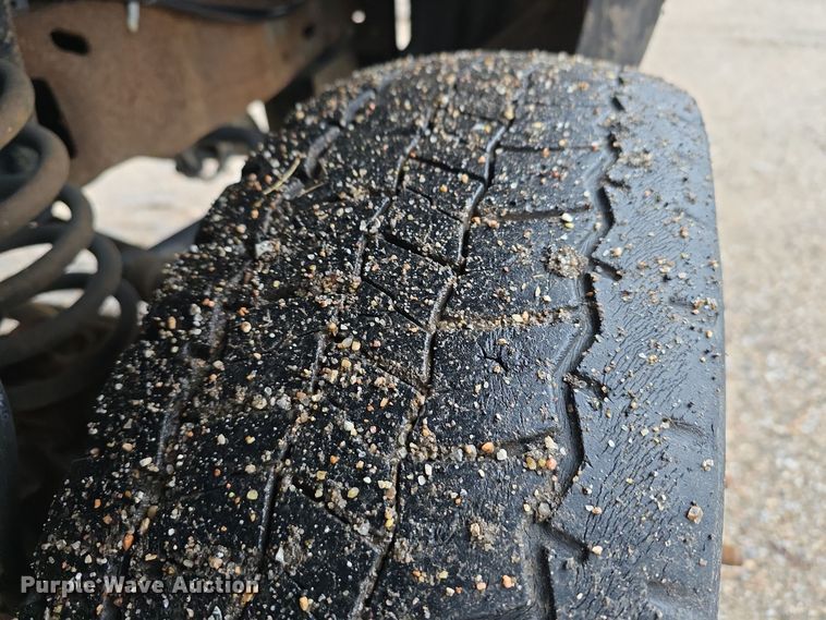 image for item DW3935 2005 Ford F450 Super Duty XL Crew Cab utility / service truck