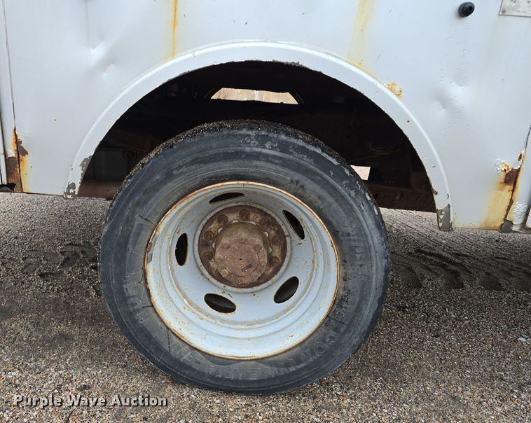 image for item DW3935 2005 Ford F450 Super Duty XL Crew Cab utility / service truck