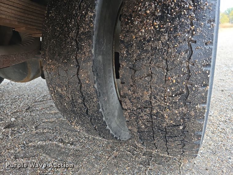 image for item DW3935 2005 Ford F450 Super Duty XL Crew Cab utility / service truck