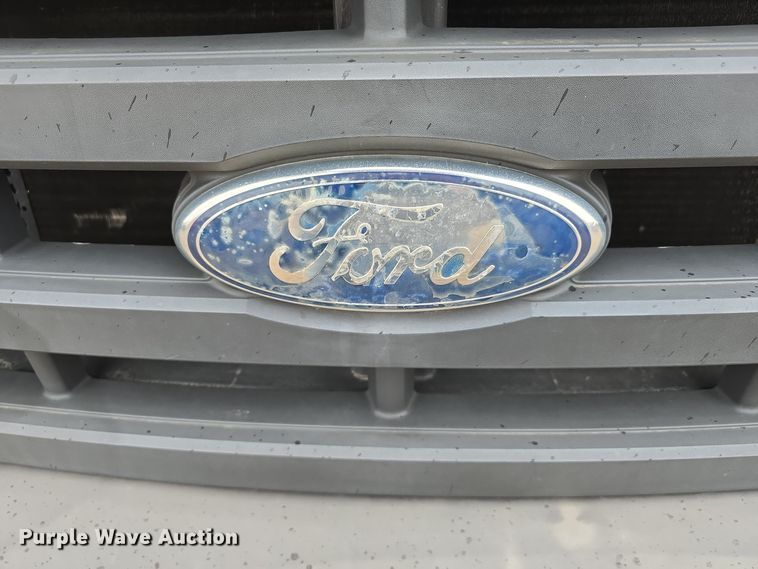 image for item DW3935 2005 Ford F450 Super Duty XL Crew Cab utility / service truck