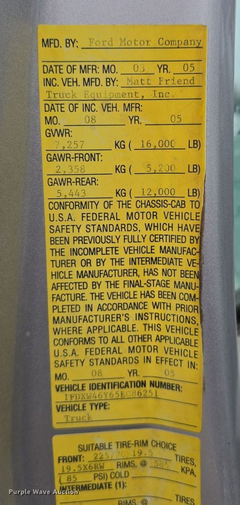 image for item DW3935 2005 Ford F450 Super Duty XL Crew Cab utility / service truck