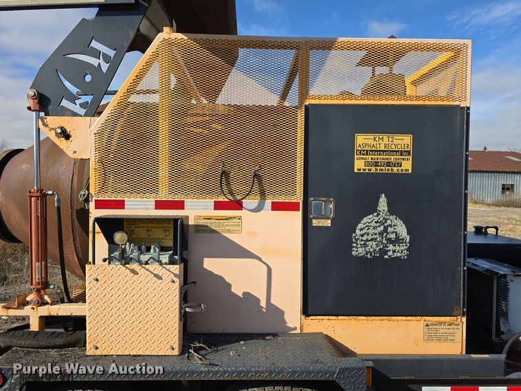 image for item DW3941 2010 KM International KM T2 asphalt recycler