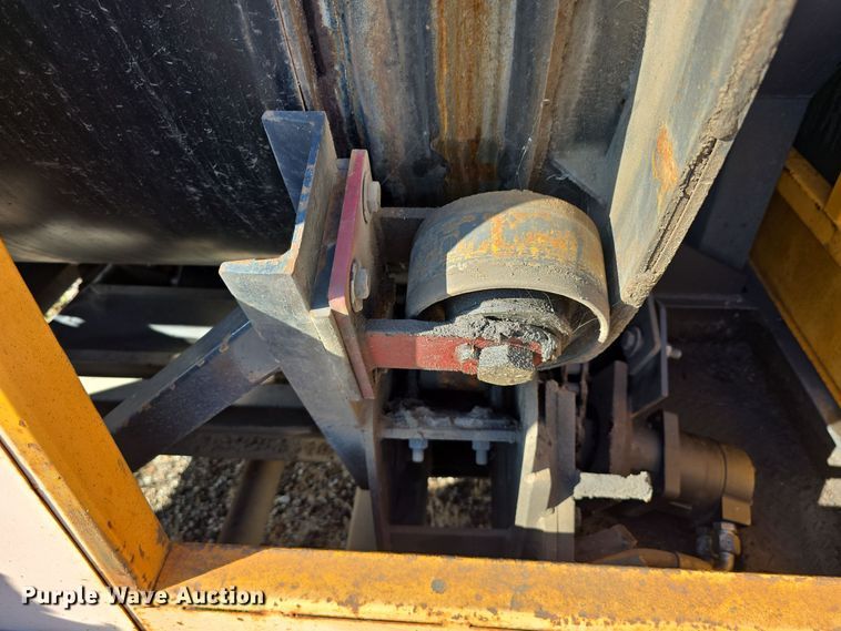 image for item DW3941 2010 KM International KM T2 asphalt recycler