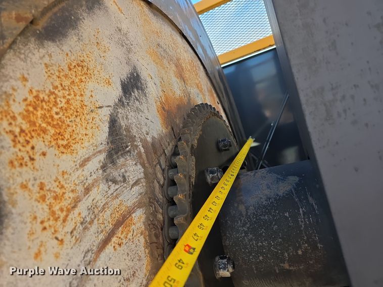 image for item DW3941 2010 KM International KM T2 asphalt recycler