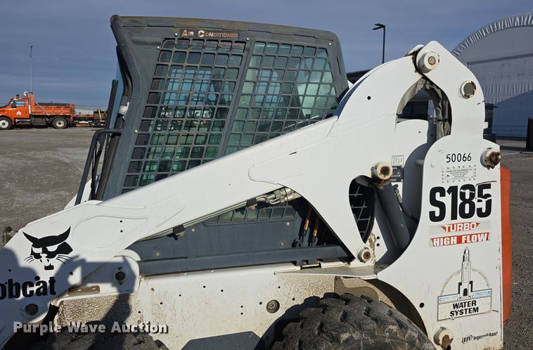 image for item DW3947 2005 Bobcat S185 skid steer loader