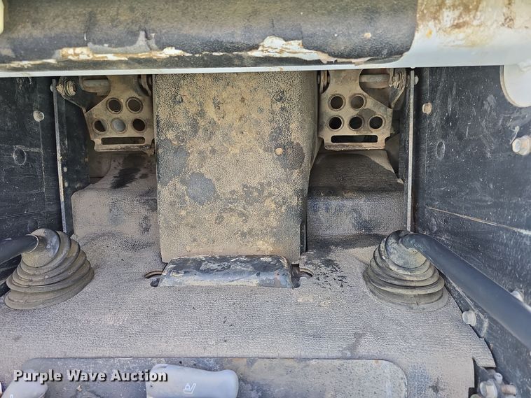 image for item DW3947 2005 Bobcat S185 skid steer loader