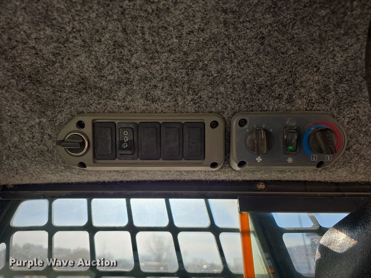 image for item DW3947 2005 Bobcat S185 skid steer loader