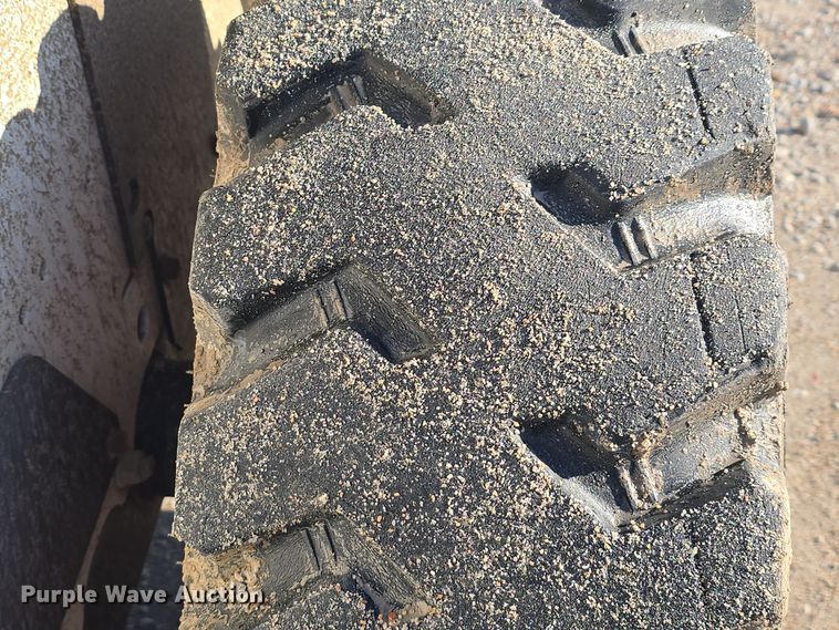 image for item DW3947 2005 Bobcat S185 skid steer loader