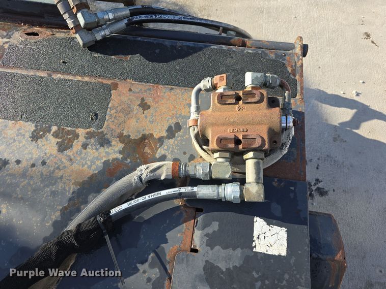 image for item DW3947 2005 Bobcat S185 skid steer loader