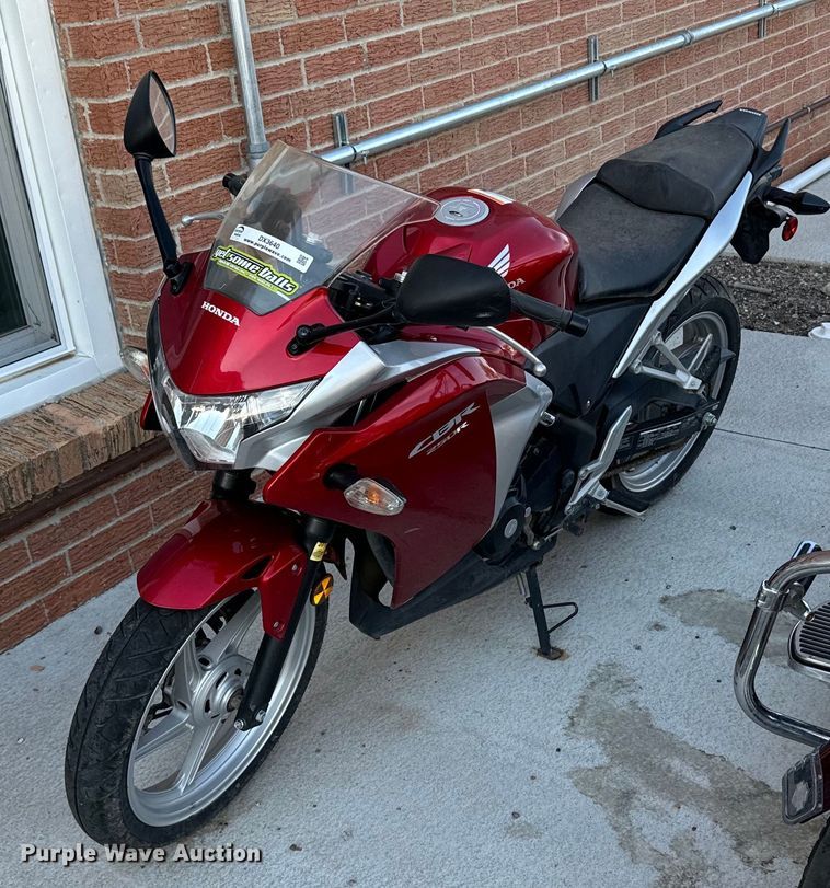 image for item DX3640 2011 Honda CBR250R motorcycle