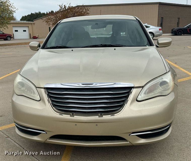 image for item DX3725 2011 Chrysler 200 
