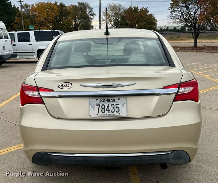 image for item DX3725 2011 Chrysler 200 