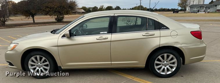 image for item DX3725 2011 Chrysler 200 