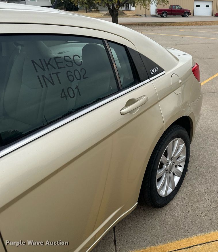 image for item DX3725 2011 Chrysler 200 