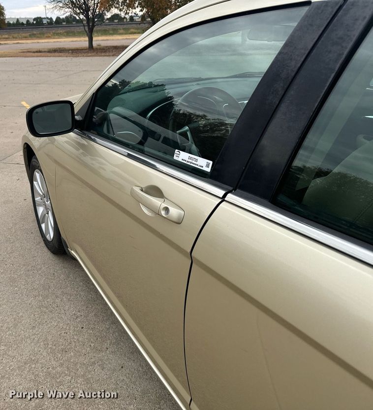 image for item DX3725 2011 Chrysler 200 