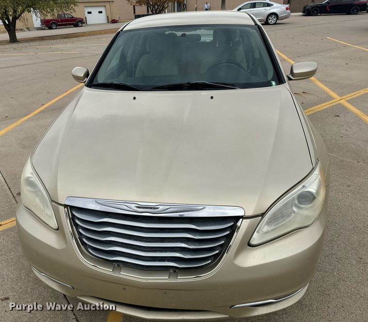 image for item DX3725 2011 Chrysler 200 