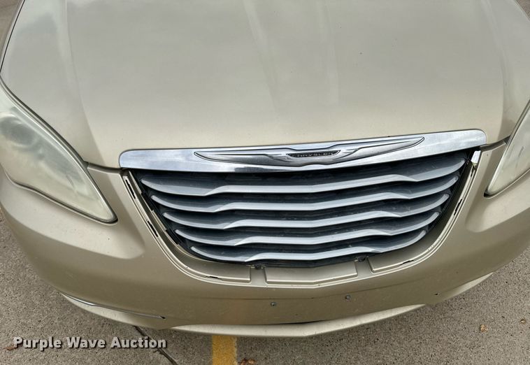 image for item DX3725 2011 Chrysler 200 