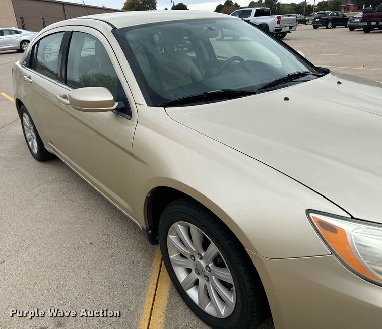 image for item DX3725 2011 Chrysler 200 