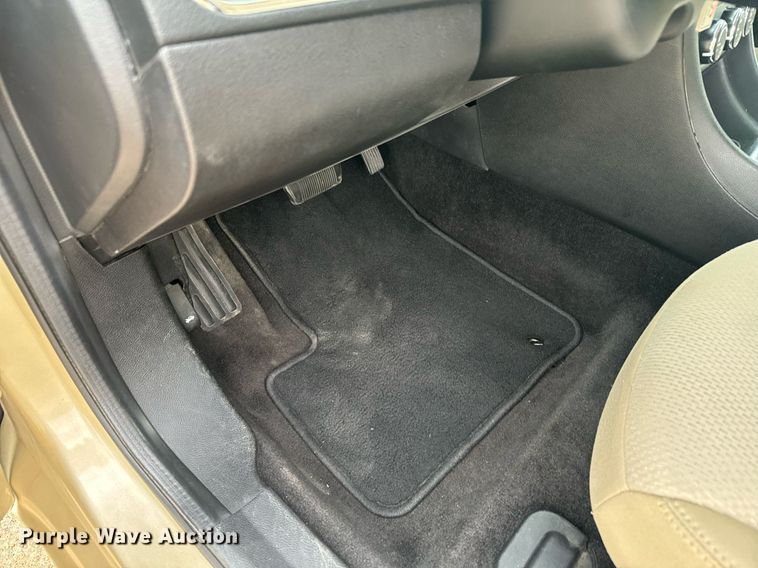 image for item DX3725 2011 Chrysler 200 