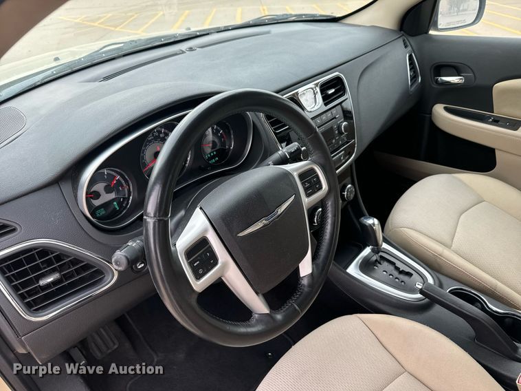 image for item DX3725 2011 Chrysler 200 