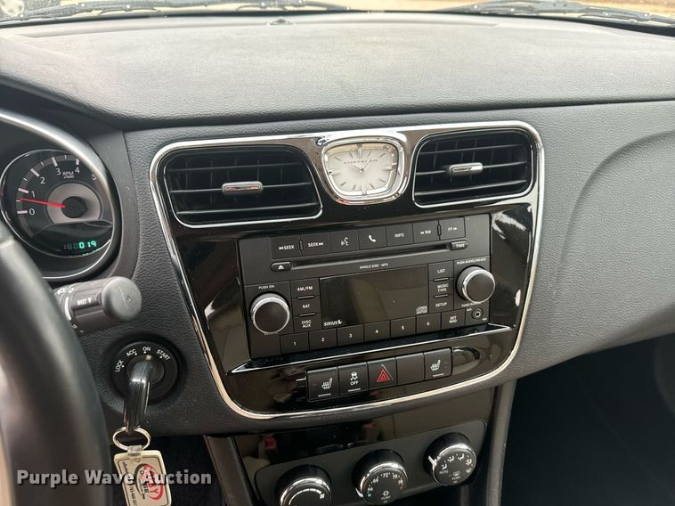 image for item DX3725 2011 Chrysler 200 