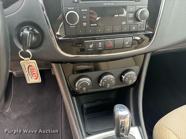 image for item DX3725 2011 Chrysler 200 