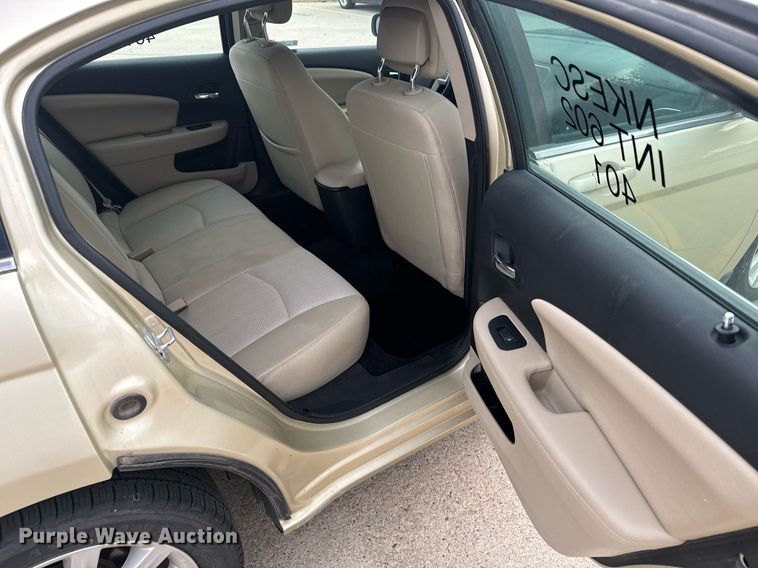 image for item DX3725 2011 Chrysler 200 