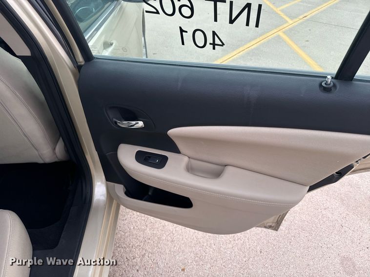 image for item DX3725 2011 Chrysler 200 