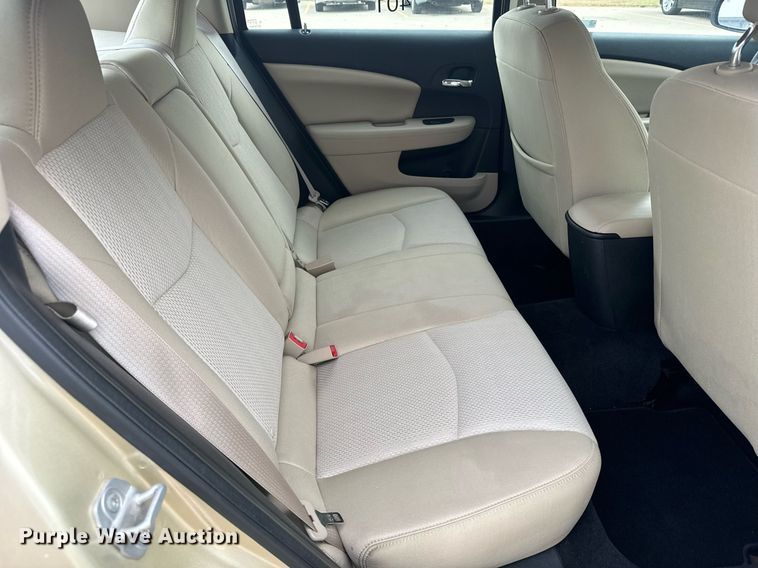 image for item DX3725 2011 Chrysler 200 