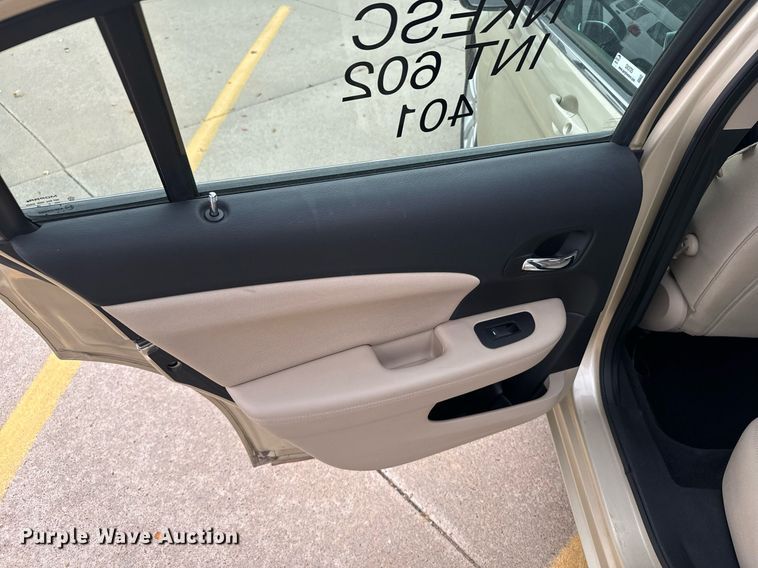 image for item DX3725 2011 Chrysler 200 