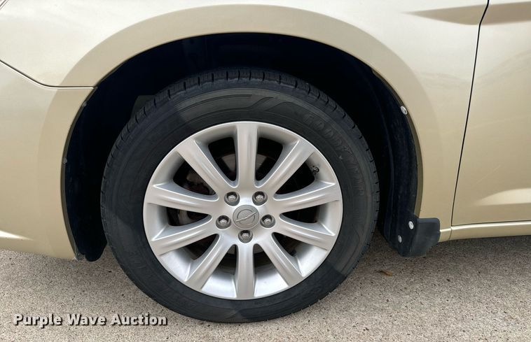 image for item DX3725 2011 Chrysler 200 