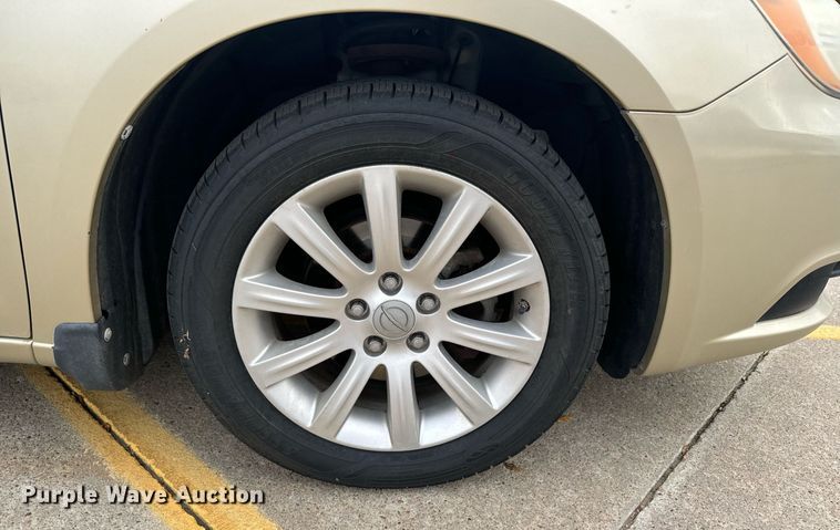 image for item DX3725 2011 Chrysler 200 