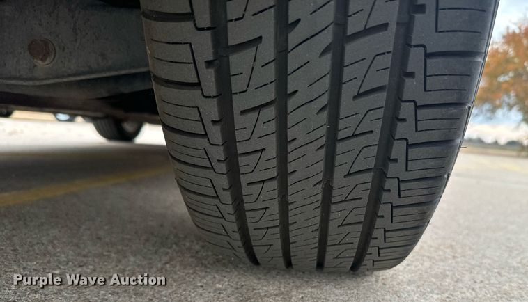 image for item DX3725 2011 Chrysler 200 