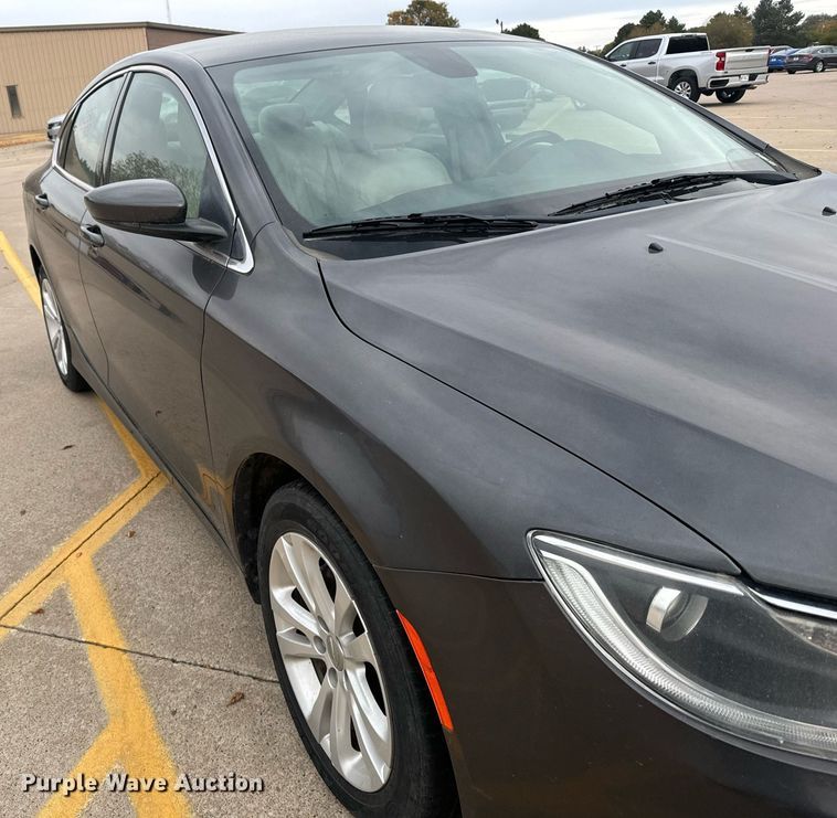 image for item DX3726 2017 Chrysler  200 