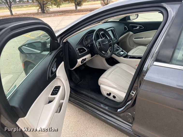 image for item DX3726 2017 Chrysler  200 