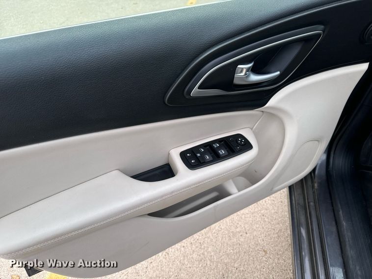 image for item DX3726 2017 Chrysler  200 