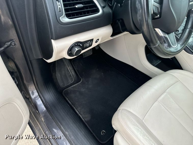 image for item DX3726 2017 Chrysler  200 