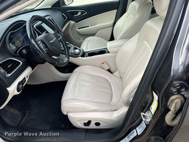 image for item DX3726 2017 Chrysler  200 